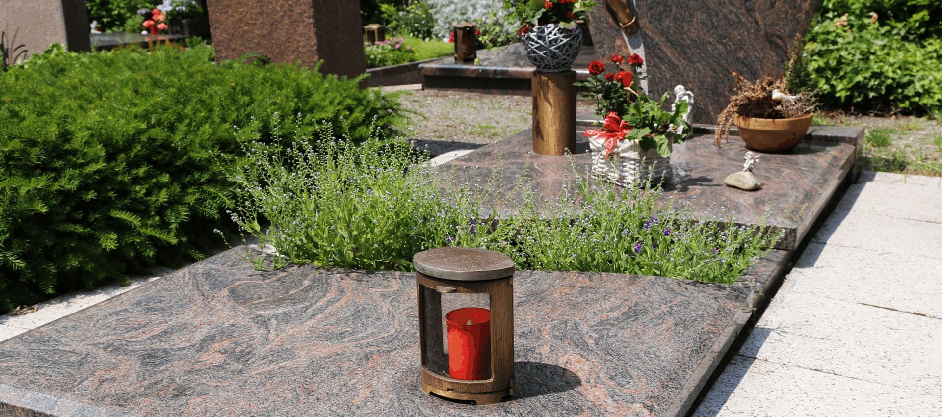 grabpflege-ruhestaette-rotes-grablicht